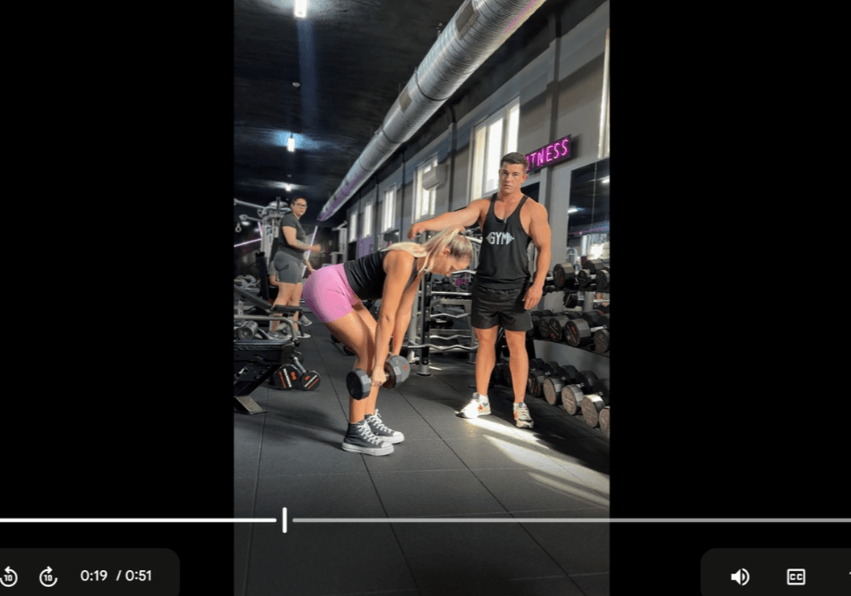 Calin Maier in sala de fitness cu o clienta
